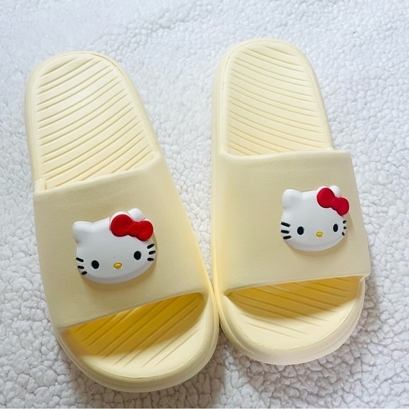 💛NWT Hello Kitty Summer Slippers Sandals - YELLOW - US 7-7.5 🌼 - Picture 3 of 4